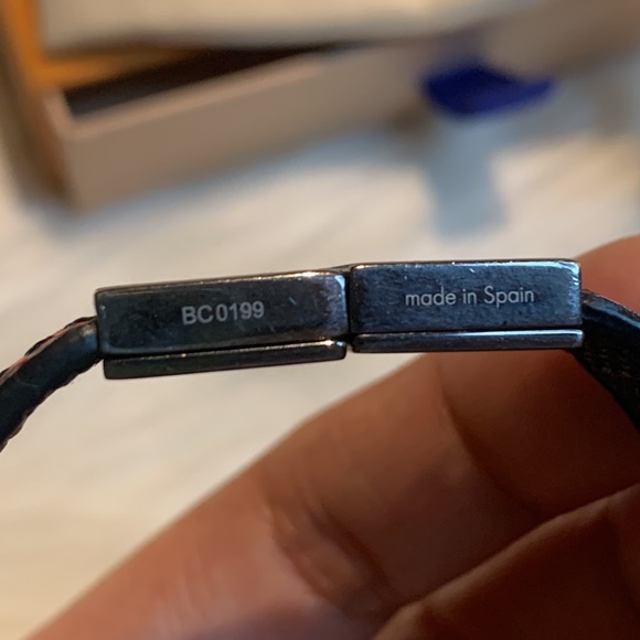 SOLD! ๐๐โค๏ธโค๏ธ๐Louis Vuitton Pull-it Damier Reversible Bracelet - Picture 8 of 17